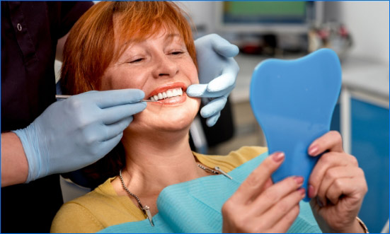 dentist-with-woman-in-front-of-mirror